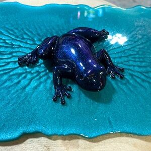 Purple / black Epoxy pour frog